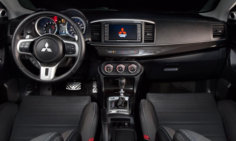  Mitsubishi Lancer Evolution X MR Touring 2012 года  (фото 12 из 34)